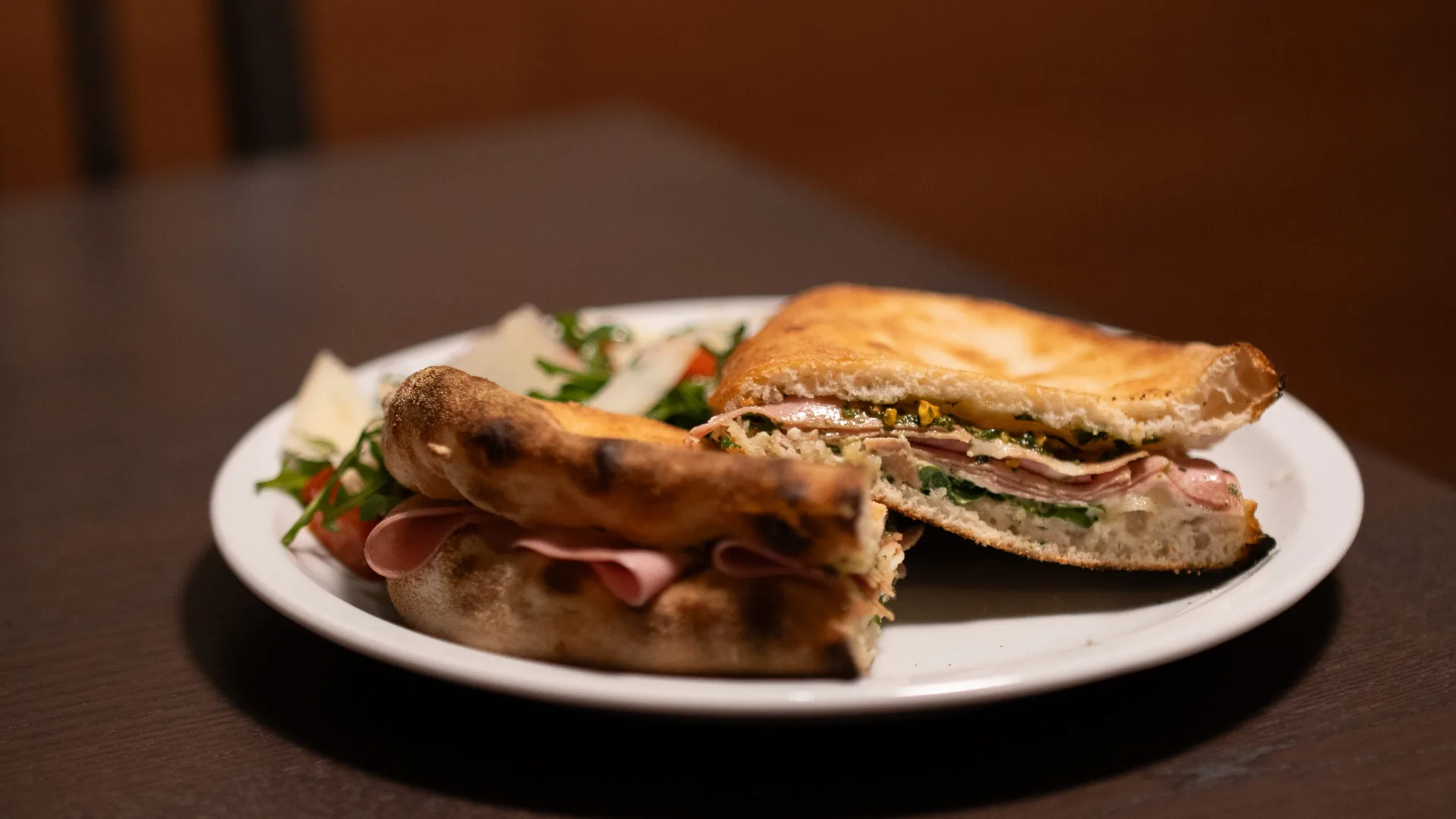 Panini so zeleninou – Grilované panini so šunkou, syrom a zeleninou. Pizzeria Passage Košice