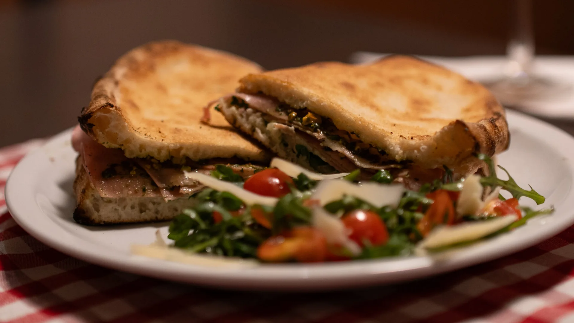 Panini s rukolou a paradajkami