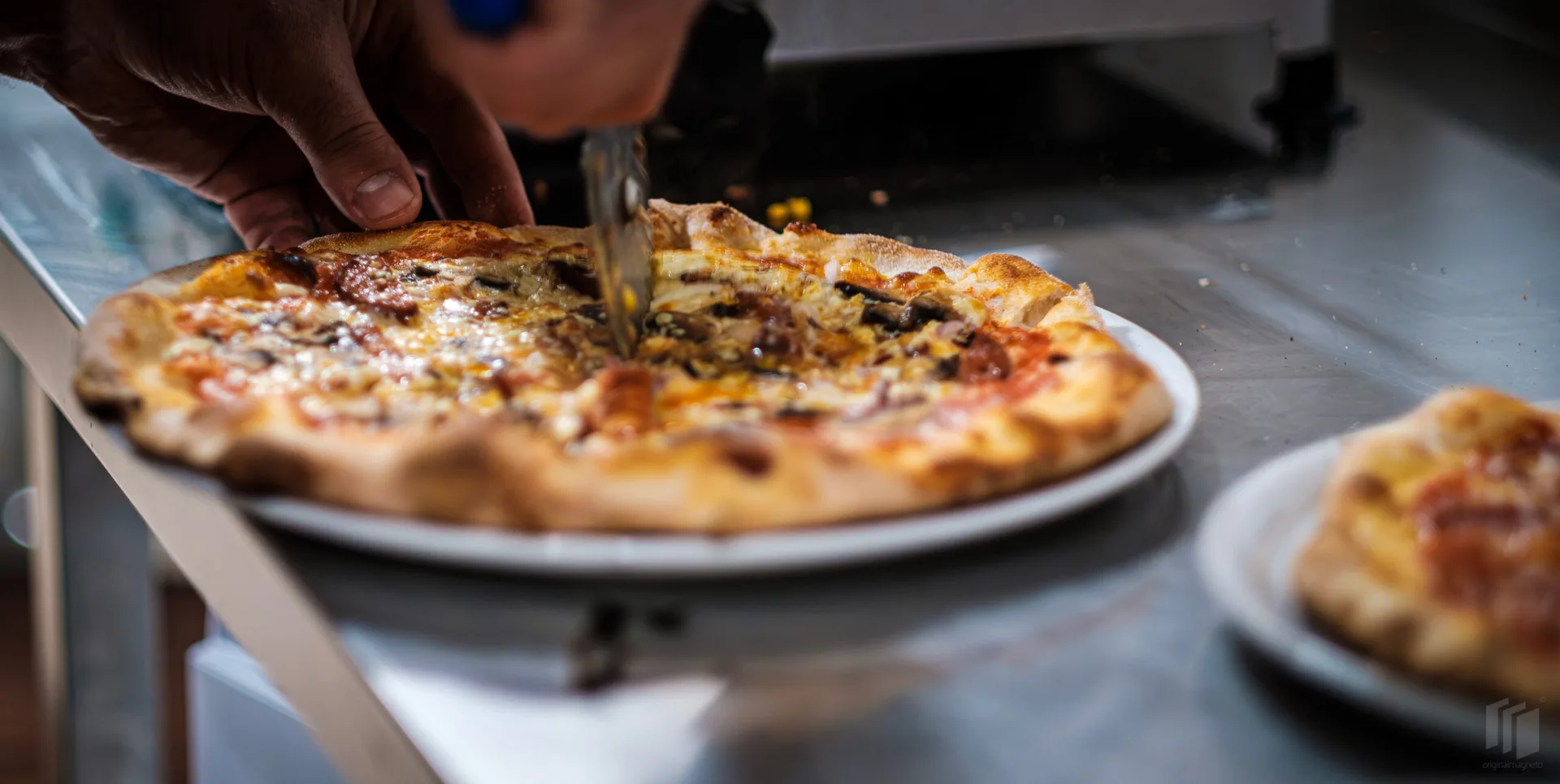 Pizza z pece – Vyberáme ju po pár desiatkach sekúnd pri 450 °C. Pizzeria Passage Košice