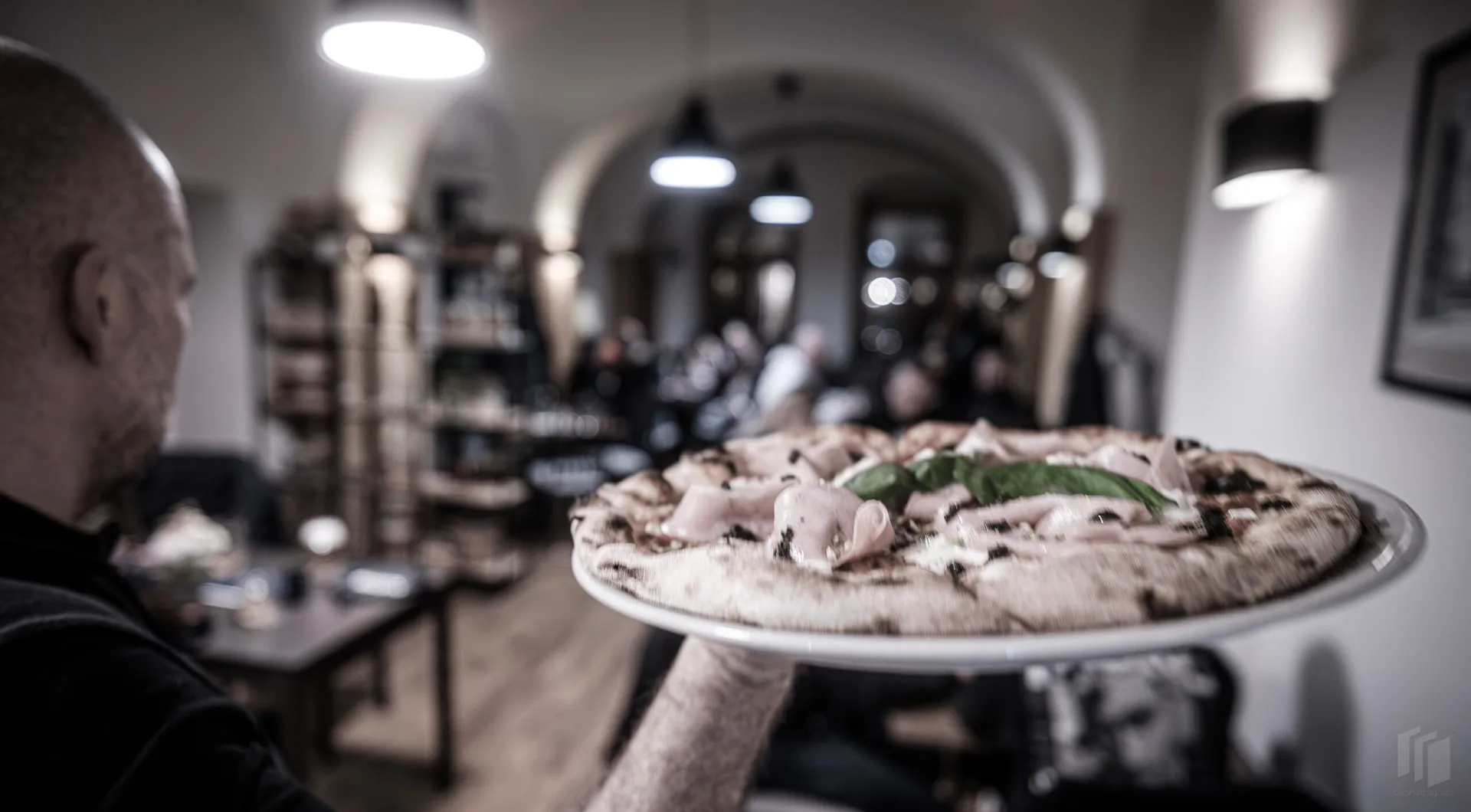 Pizza na ceste k hosťovi – Servis priamo od pece k stolu. Pizzeria Passage Košice