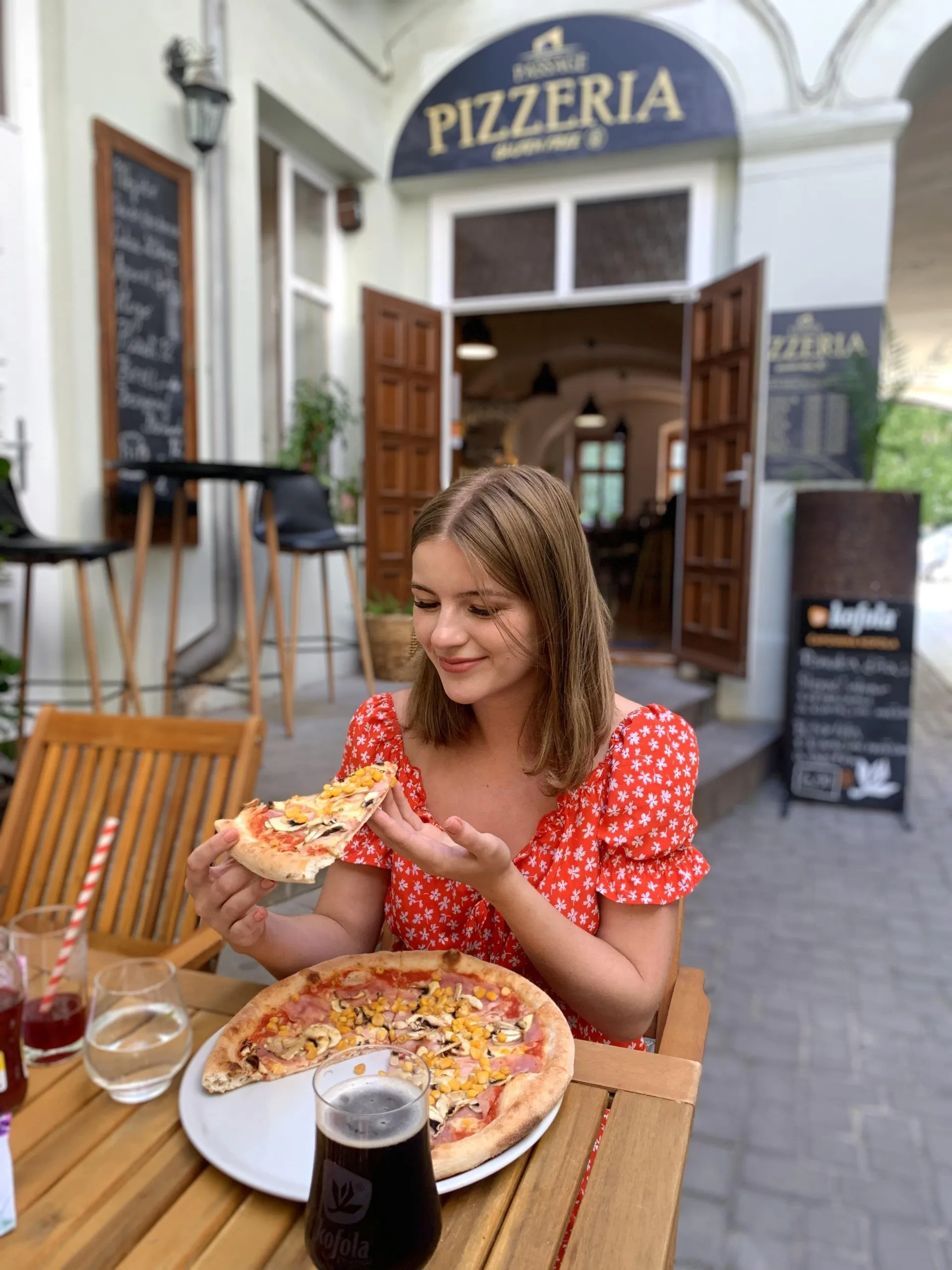 Terasa v centre Košíc – Posedenie pred pizzeriou na Hlavnej 20. Pizzeria Passage Košice